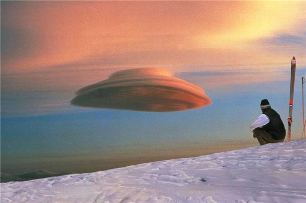 
Đám mây giống đĩa bay UFO. (Ảnh: Reddit)