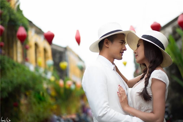 
Sau lễ đính hôn vào đầu tháng 10/2015, sắp tới đây vào trung tuần tháng 4/2016, cặp đôi sẽ tổ chức tiệc cưới tại TP HCM. - Tin sao Viet - Tin tuc sao Viet - Scandal sao Viet - Tin tuc cua Sao - Tin cua Sao