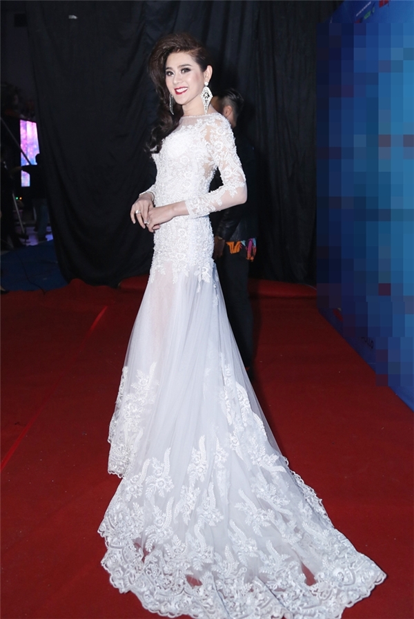 
"Công chúa" Lâm Chi Khanh rạng rỡ trong chiếc váy trắng tinh khôi. - Tin sao Viet - Tin tuc sao Viet - Scandal sao Viet - Tin tuc cua Sao - Tin cua Sao