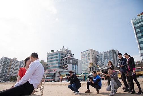 
Hậu trường đám cưới của Quỳnh Nga ở Hàn Quốc có khá nhiều nhiếp ảnh chụp hình - Tin sao Viet - Tin tuc sao Viet - Scandal sao Viet - Tin tuc cua Sao - Tin cua Sao