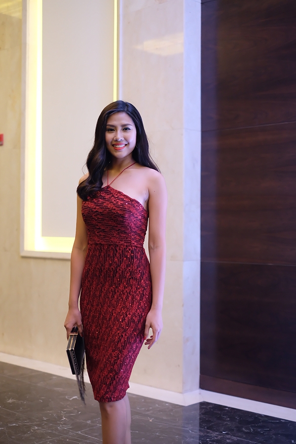 
Top 25 Hoa hậu Thế giới 2014 Nguyễn Thị Loan diện bộ váy đỏ gợi cảm đến dự tiệc mừng của đàn em. - Tin sao Viet - Tin tuc sao Viet - Scandal sao Viet - Tin tuc cua Sao - Tin cua Sao