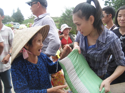 Những câu chuyện sống đẹp của sao Việt tỏa sáng giữa đời thường - Tin sao Viet - Tin tuc sao Viet - Scandal sao Viet - Tin tuc cua Sao - Tin cua Sao