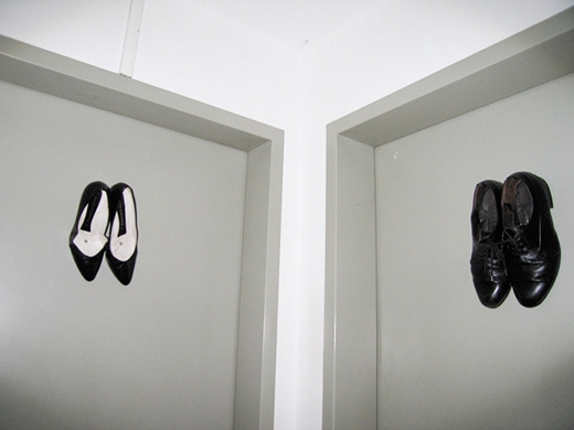 
Lấy loại giày để phân loại nhà vệ sinh cũng là một ý tưởng độc đáo. (Ảnh: Internet)