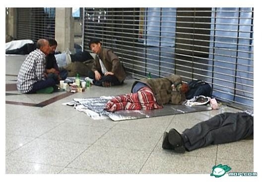 
Tính kỷ luật của người dân Hàn Quốc rất cao dù nhiều người vẫn đang rất khỏ khăn, vô gia cư.