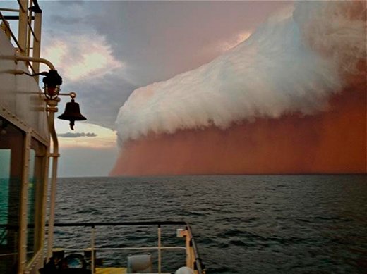 
Một cơn bão bụi khổng lồ tấn công Tây Úc vào đầu năm 2013. (Ảnh: Internet)
