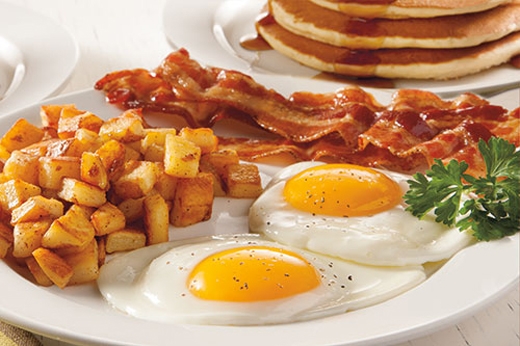 
Bữa sáng thịnh soạn tăng gánh nặng cho dạ dày đồng thời dẫn tới nguy cơ béo phì. (Ảnh: Internet)