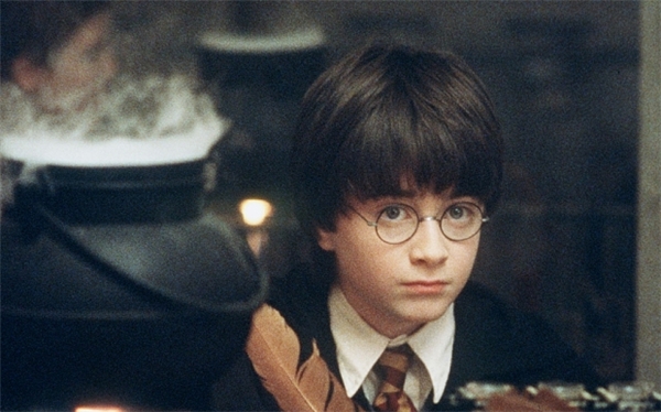 
10 năm trôi qua rồi, ước mơ học cùng trường với Harry Potter đã đi về nơi xa lắm rồi. (Ảnh: Internet)