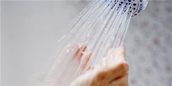 
Tắm quá nhiều hay quá lâu có hại cho hệ thống tiêu hóa. (Ảnh: Internet)