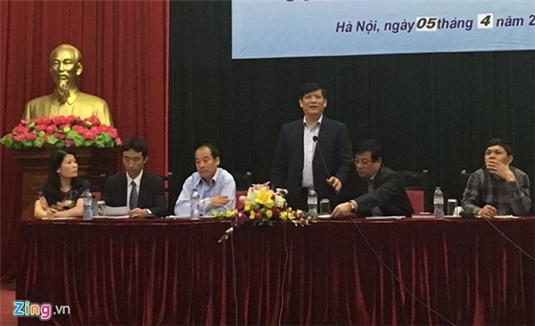 
Thứ trưởng Nguyễn Thanh Long chủ trì cuộc họp thông tin về hai ca nhiễm virus Zika tại Việt Nam. Ảnh: HQ