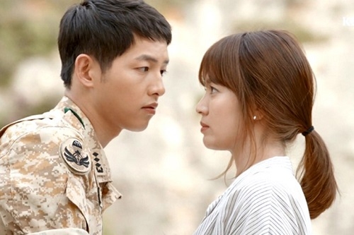 
Song Hye Kyo cũng "phải lòng" đại úy Yoo.