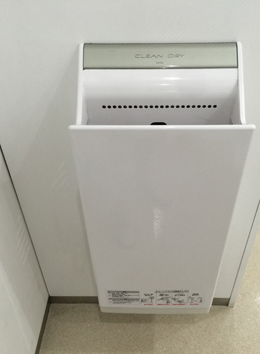 
Đa số các nhà vệ sinh Nhật đều được phép bỏ giấy vệ sinh vào toilet và xả nước trôi theo đường cống. (Ảnh: Internet)