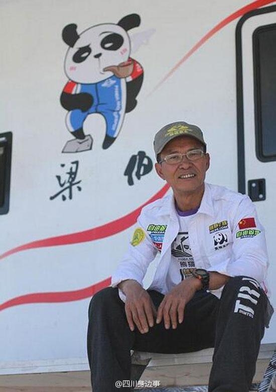 
Ông Lương không những thích xem đua xe mà còn là một tay đua kỳ cựu. (Ảnh: Internet)