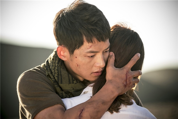 Rơi nước mắt hình ảnh bác sĩ Kang thẩn thở ôm gấu 