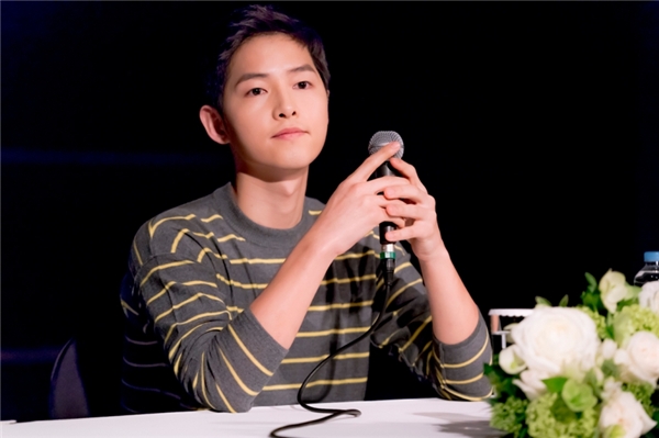
Song Joong Ki từ chối trả lời những câu hỏi về cuộc sống cá nhân