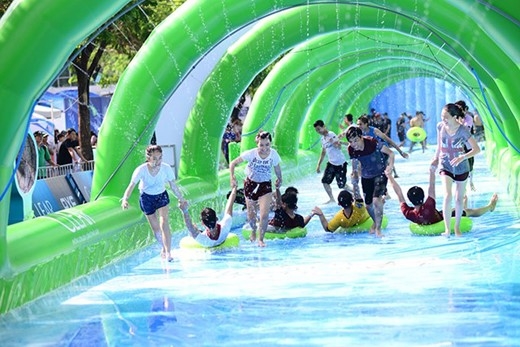 
Lễ hội trượt nước và lặn biển - Clear City Diving đang rục rịch “xuất chiêu” để giúp các bạn trẻ Sài Thành “đập tan” cơn nóng đầu hè. (Ảnh: Internet).