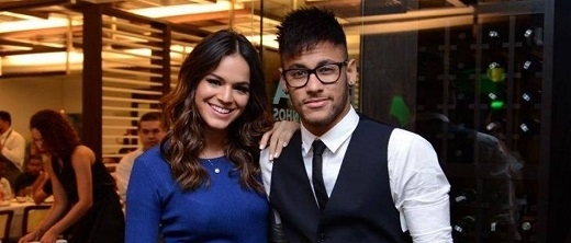 
Neymar và cô bạn gái Bruna Marquezine của mình. (Ảnh: Internet)