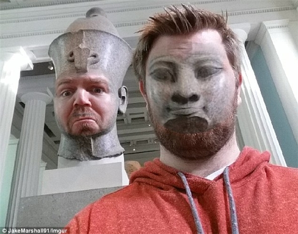 
Cũng vì thế mà khuôn mặt các bức tượng sau khi được áp vào mặt Jake cũng khiến cộng đồng mạng "không nhặt được mồm". (Ảnh: Jake Marshall)