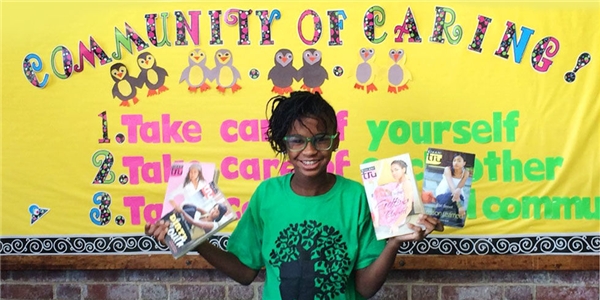 
Cô gái nhỏ tạo sự thay đổi táo bạo bằng chiến dịch quyên góp sách. (Ảnh: Internet)