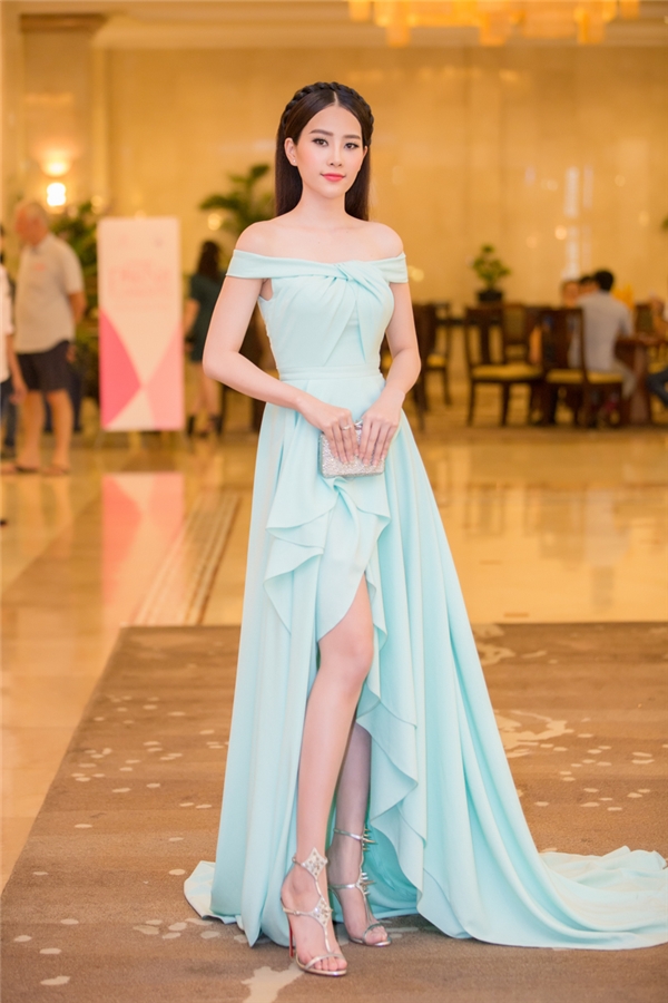 
Đến tham dự buổi trao giải này còn có người đẹp Nam Em - Hoa khôi Đồng bằng sông Cửu Long 2015, Top 10 Hoa hậu Hoàn vũ Việt Nam 2015.