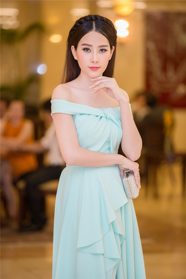
Trong năm 2016 này, Nam Em sẽ dự thi Hoa hậu Việt Nam 2016. Nhiều thông tin bên lề cho rằng cô gái này có thể sẽ đại diện Việt Nam tham dự Hoa hậu Trái đất 2016.