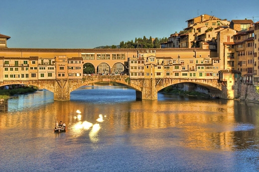 
Ponte Vecchio được mệnh danh là "Cầu tình yêu" của nước Ý. (Ảnh: Internet)
