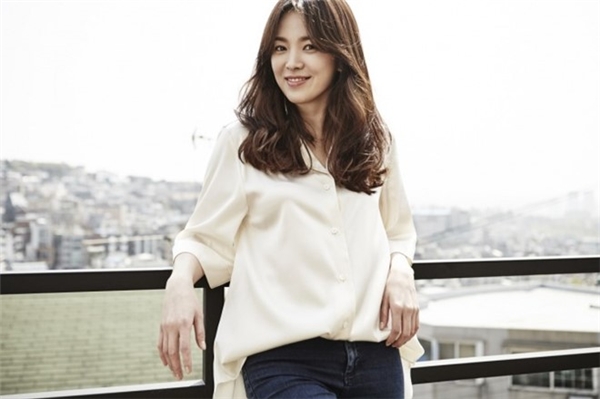 
Song Hye Kyo trong buổi phỏng vấn, trả lời câu hỏi của người hâm mộ châu Á gửi đến