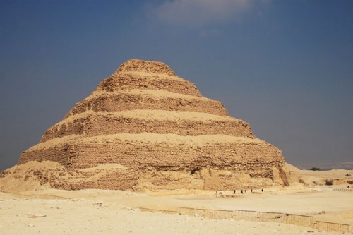 
Kim tự tháp bậc thang Djoser là kim tự tháp lâu đời nhất Ai Cập.