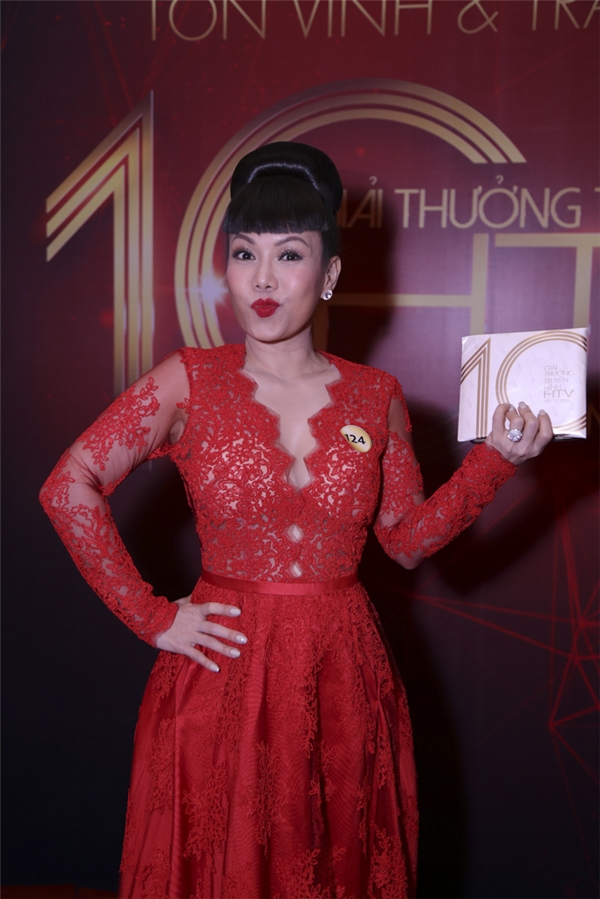 
Việt Hương nổi bật trong chiếc đầm đỏ - Tin sao Viet - Tin tuc sao Viet - Scandal sao Viet - Tin tuc cua Sao - Tin cua Sao