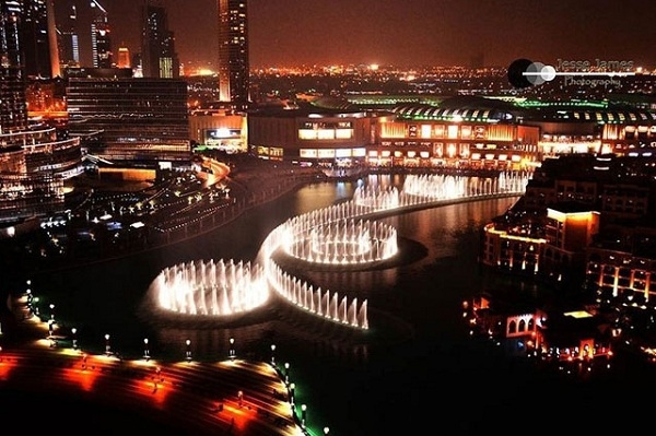 
Hệ thống đài phun nước nằm trong hồ Burj ở Dubai là công trình phun nước lớn nhất thế giới. (Ảnh: Internet)