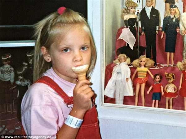 
Từ khi còn nhỏ, Jasmin đã rất yêu thích Barbie và ban nhạc Spice Girls. (Ảnh: Internet)