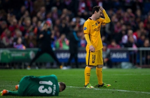
Barcelona tan mộng ăn ba sau khi bị loại ở Champions League