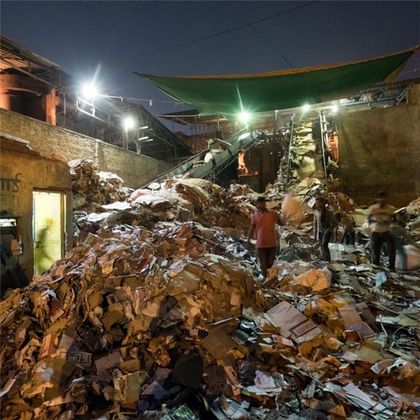 
Bên trong một nhà máy tái chế ở Noida, một khu vực lân cận New Delhi.
