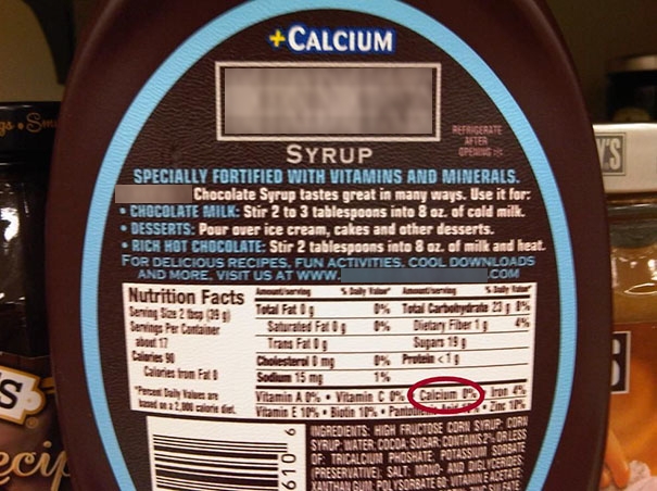 
Trong tên có in chữ "Calcium" rành rành mà trong thành phần dinh dưỡng lại đề "0% Calcium". Có lẽ phải dùng với sữa thì mới có canxi chăng? (Ảnh: likwitsnake)