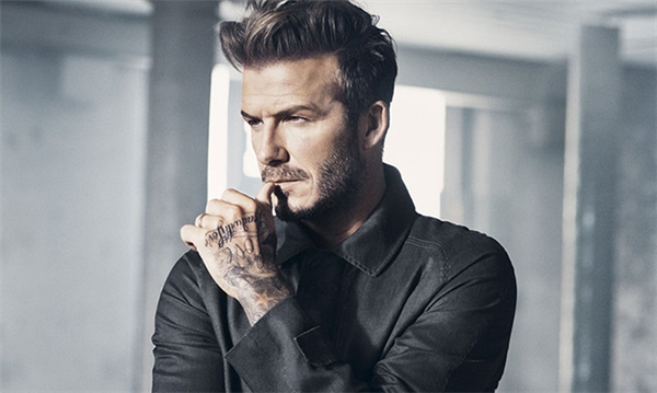 
Mái tóc undercut hợp xu hướng của Beckham. Dù đã U40 nhưng Beckham vẫn tiên phong hưởng ứng và lăng xê nhiều trào lưu làm đẹp mới.