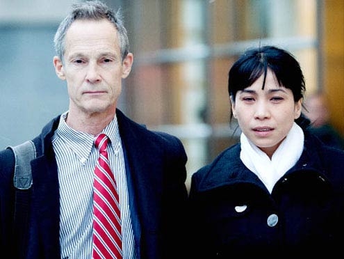 
Vào tháng 12/2010 xuất hiện tại Tòa án liên bang Brooklyn, Lý Hương đã phân trần, cô mang con gái ruột về Việt Nam vào năm 2005 là nhằm trốn tránh khỏi cuộc hôn nhân “địa ngục”. - Tin sao Viet - Tin tuc sao Viet - Scandal sao Viet - Tin tuc cua Sao - Tin cua Sao