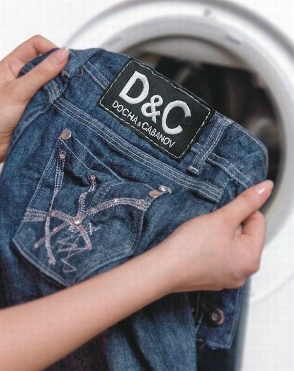
Nhiều người phải phì cười khi thấy D&C (viết tắt của Docha & Cabanov), một thương hiệu nhái Dolce & Gabbana.