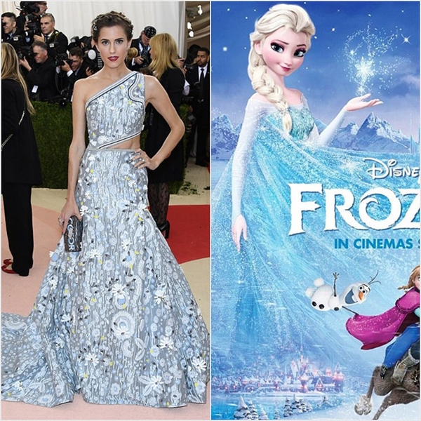 
Dù có màu sắc, họa tiết không mấy tương đồng nhưng chất liệu mềm mại của chiếc váy đã giúp Allison Williams được liên tưởng giống với nữ hoàng băng giá Elsa.