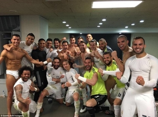 
Ronaldo cùng đồng đội phấn khích khi chấm dứt chuỗi 39 trận bất bại của Barca hổi tháng tư. Ảnh: Instagram.