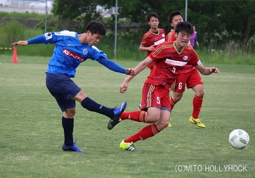 
Công Phượng thi đấu nỗ lực giúp Mito Hollyhock dành chiến thắng 4-2 trước đội hạng 5 Nhật Bản.
Ảnh: Mito Hollyhock.