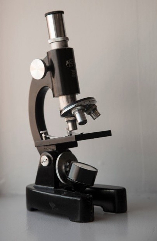 
Chiếc kính hiển vi được sử dụng để kiểm tra số tuổi, chất lượng và tốc độ của tinh trùng.
