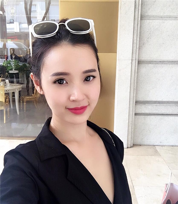 
Midu đăng tải ảnh selfie xinh đẹp với dòng chú thích đầy tâm sự: "Đừng bao giờ cúi đầu. Hãy luôn ngẩng cao. Nhìn thẳng vào mắt thế giới." - Tin sao Viet - Tin tuc sao Viet - Scandal sao Viet - Tin tuc cua Sao - Tin cua Sao