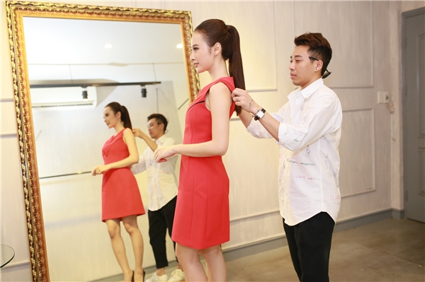 
Theo tiết lộ từ phía cô, stylist Hoàng Ku sẽ là người giúp nữ diễn viên “tỏa sáng” tại sự kiện. - Tin sao Viet - Tin tuc sao Viet - Scandal sao Viet - Tin tuc cua Sao - Tin cua Sao