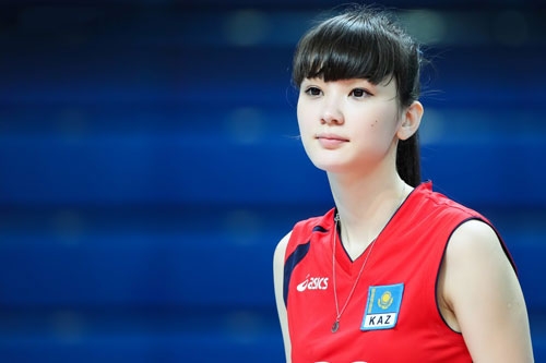 
Sabina Altynbekova được báo chí Nhật ca ngợi là "nữ vận động viên bóng chuyền xinh đẹp nhất thập kỉ qua."