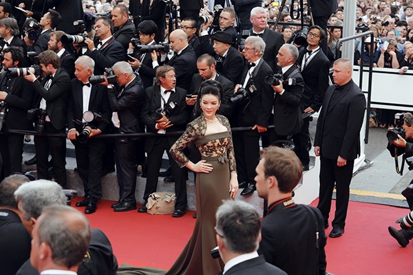 Lý Nhã Kỳ lộng lẫy như nữ hoàng tại thảm đỏ Cannes 2016