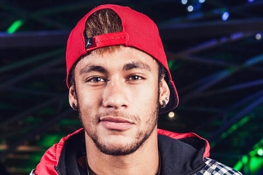 
Nhưng Neymar lại giành quá nhiều thời gian bên ngoài sân cỏ. Ảnh: Internet.