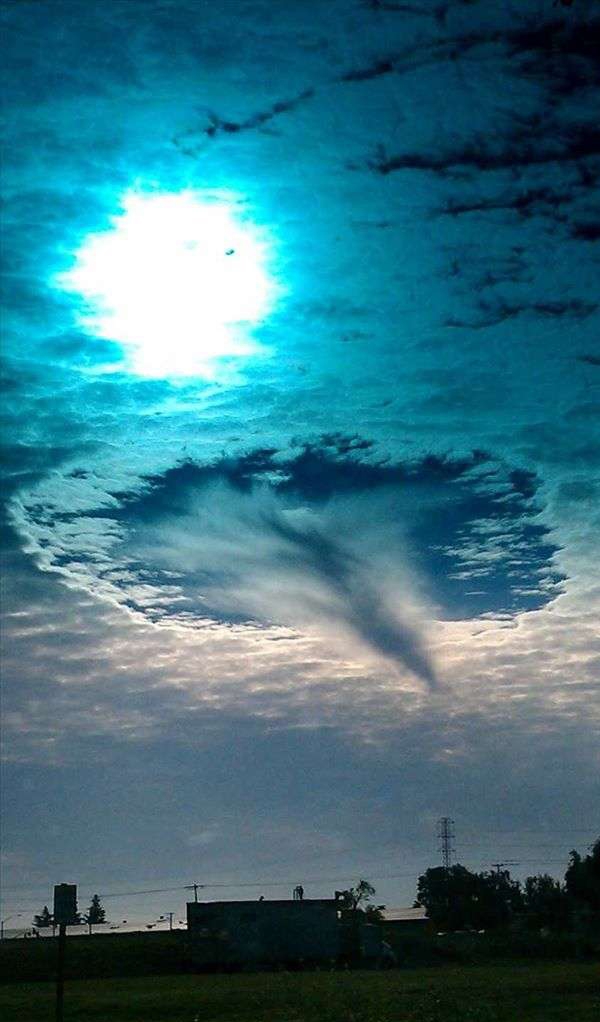 
Lỗ mây là một hiện tượng thiên văn hiếm gặp và thường được xem là bằng chứng cho sự xuất hiện của người ngoài hành tinh. (Ảnh: Internet)