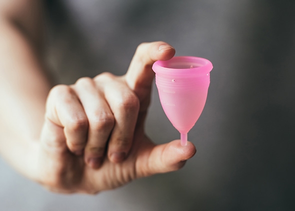  
Ly kinh nguyệt có hình dạng như một chiếc cốc, được làm từ các loại vật liệu mềm như cao su hay silicons. (Ảnh: Internet)