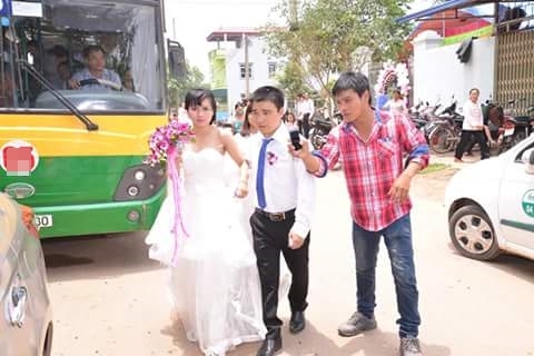 rước dâu bằng xe buýt