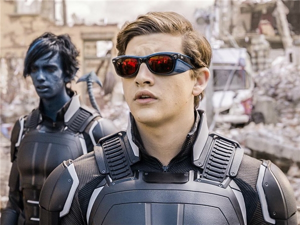 
Cyclops có khả năng bắn ra tia năng lượng từ đôi mắt cùng khả năng cận chiến đáng nể. Ngoài ra, anh mang tư duy chiến thuật tốt và trí tuệ thuộc hàng xuất sắc. Phiên bản trẻ tuổi của Cyclops trong X-Men: Apocalypse được giao cho Tye Sheridan, ngôi sao trẻ nổi lên qua nhiều tác phẩm phim độc lập trong những năm gần đây.