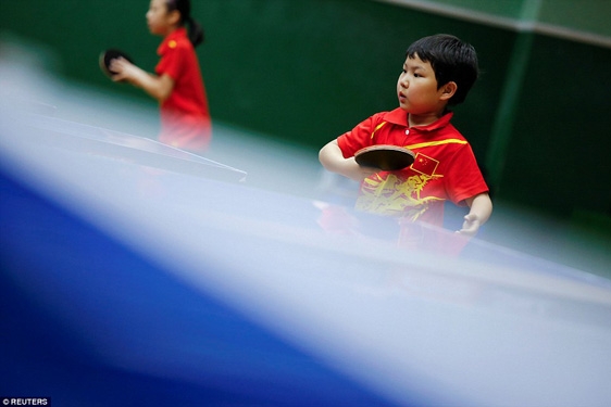 
Trung Quốc là đất nước của những nhà vô địch bóng bàn, chính vì thế khát khao và kỳ vọng là điều không thể tránh khỏi đối với các em nhỏ này.